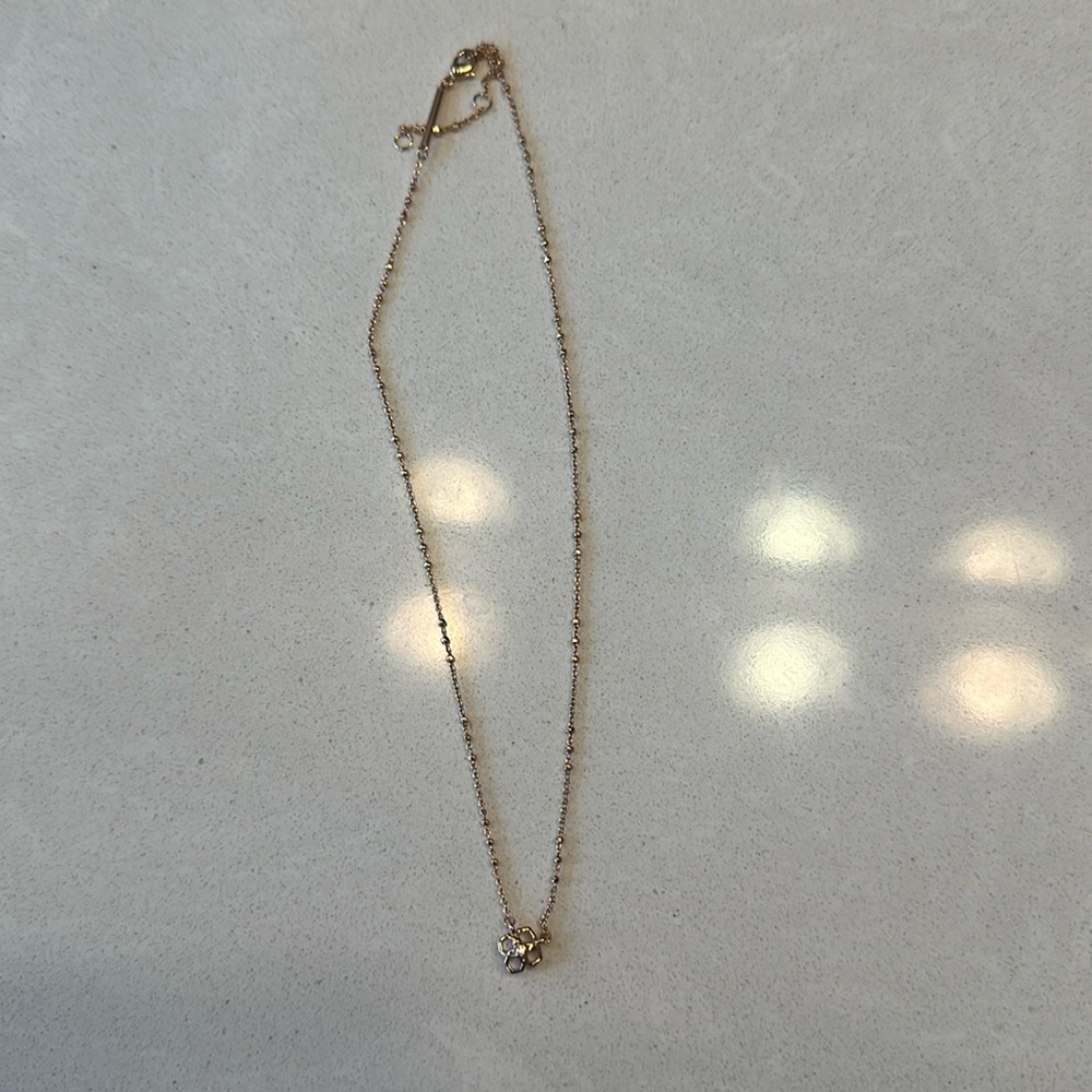 Kendra Scott necklace
